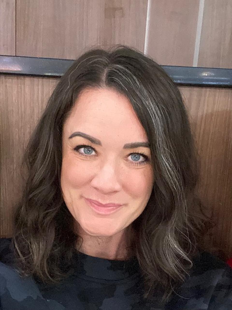 Lindsay Russell Headshot